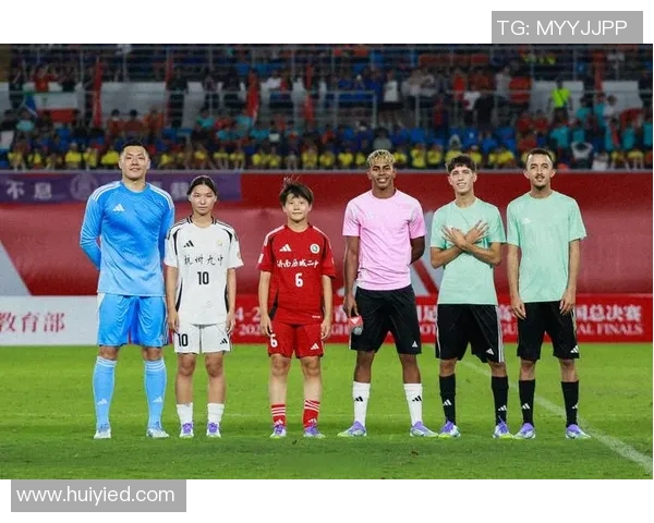 达尼洛的成长之路：从青涩少年到足球场上的闪耀明星