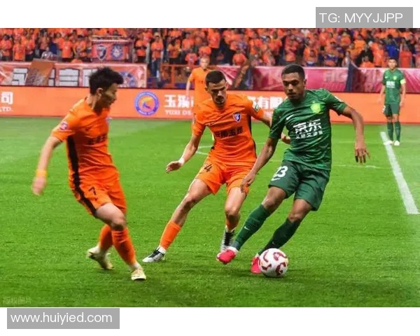 国安与上港激战正酣期待26轮精彩对决引发球迷热议